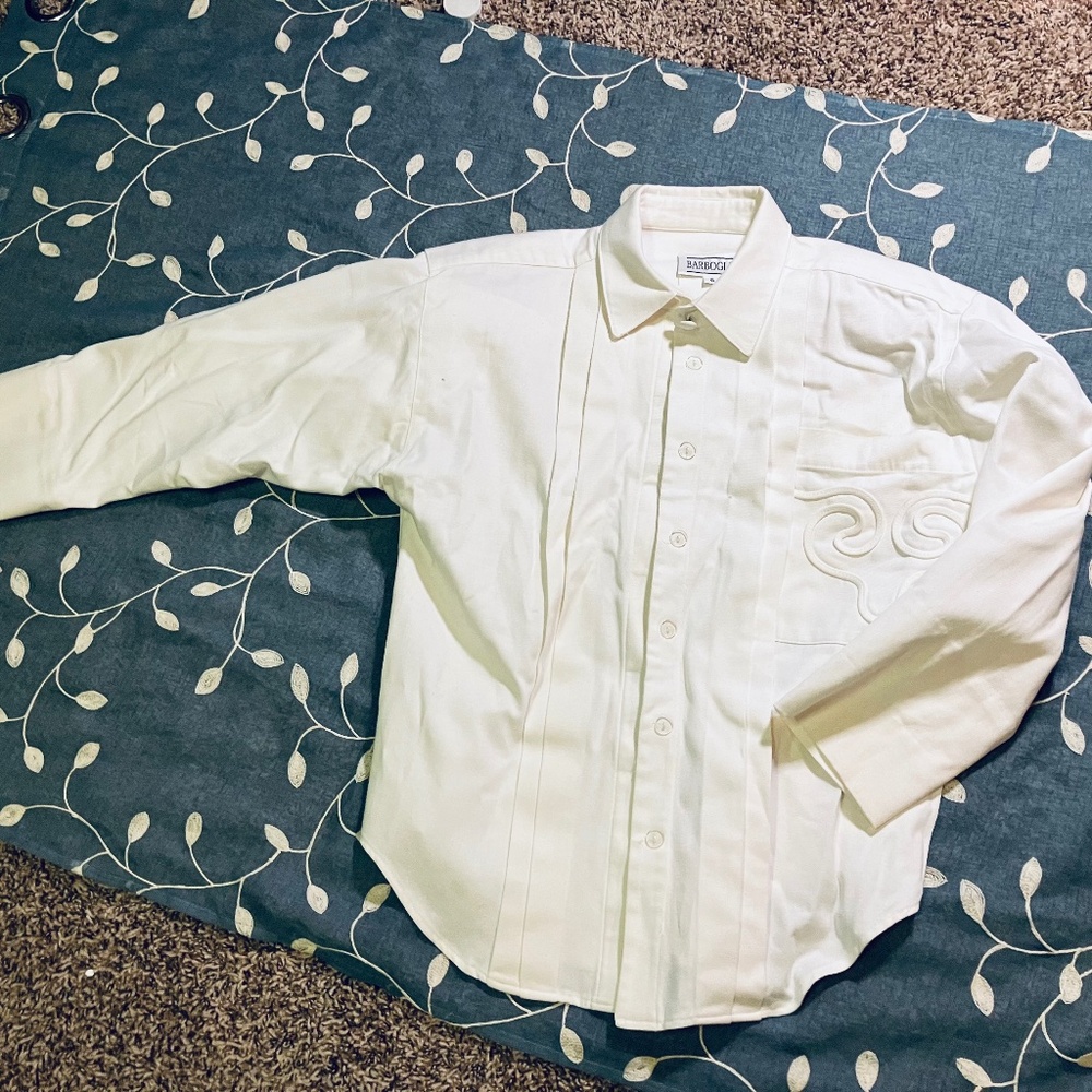 Women's button down retro/vintage shirt.